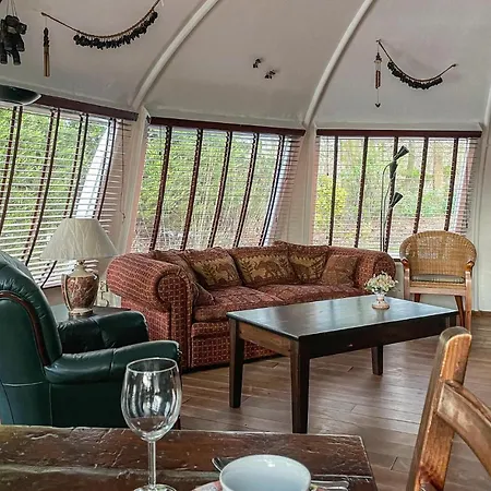 2 Bedroom Stunning In Campsite *